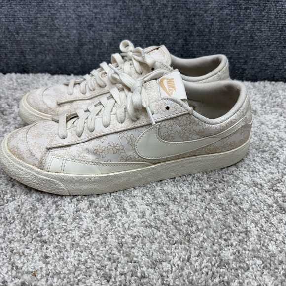 Nike Blazer Low 77 SE Daisy Jacquard Sesame Shoes DR9955 100 women's size 11 - Picture 3 of 8